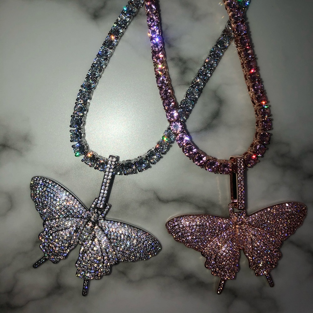 SILVER BUTTER FLY NECKLACE
